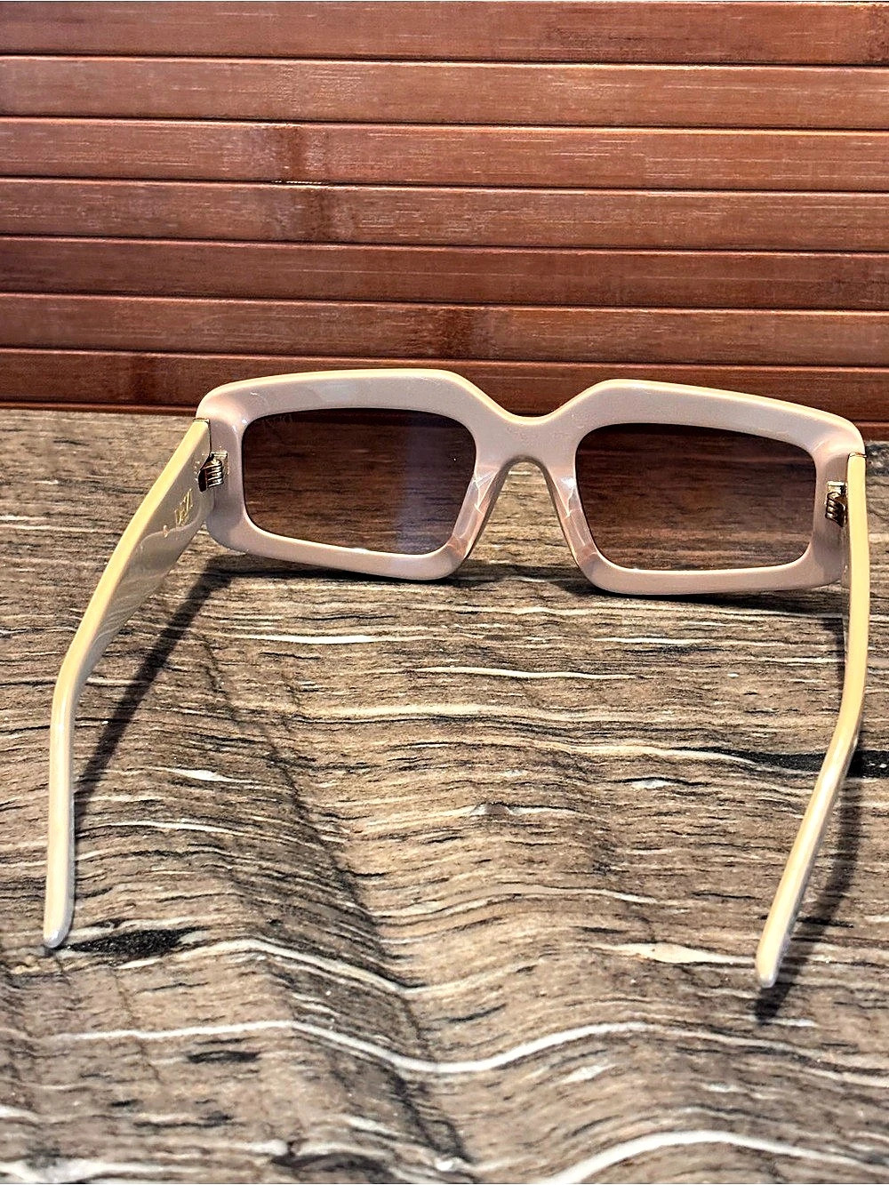 Dezi Pink Oversized Sunglasses Like New - Picture 4 of 7